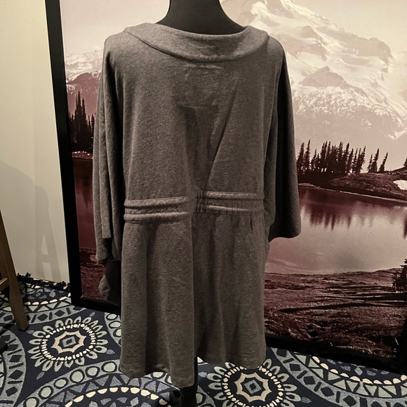 Gray Puncho - Picture 2 of 7